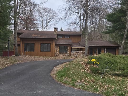 Backyard, Exterior, Facade, Split Level