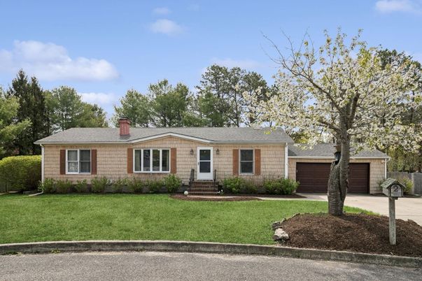 Attached, Exterior, Facade, Ranch