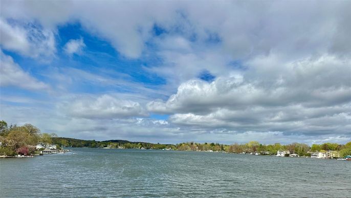 Exterior, Lake