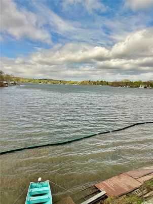 Exterior, Lake