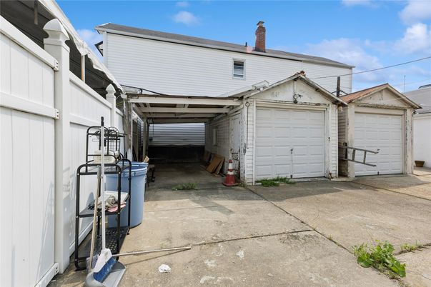 Detached Garage, Exterior