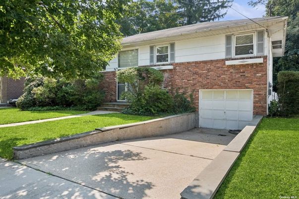 Attached, Exterior, Facade, Brick Facade, Raised Ranch