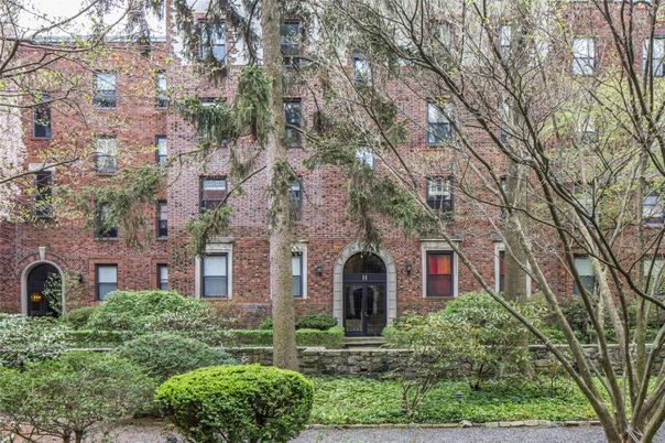 Exterior, Facade, Brick Facade, Rowhouse