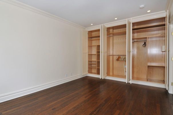 Empty room, Interior, Recessed Lighting, Walk-in Closets, Wood Texture Flooring