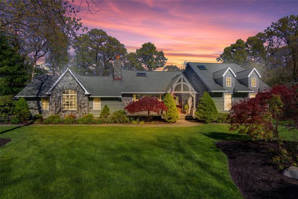 Attached, Exterior, Facade, Cape Cod