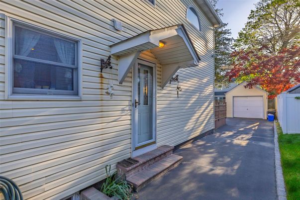 Detached Garage, Exterior