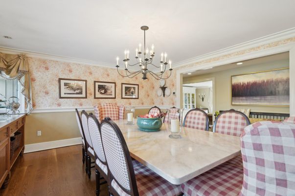 Chandelier, Dining room, Interior, Recessed Lighting, Wood Texture Flooring