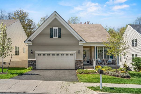 Attached, Exterior, Facade, American Craftsman