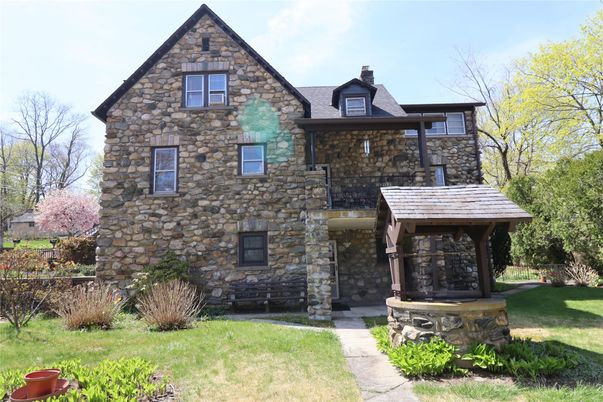 Exterior, Facade, Brick Traditional