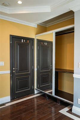 Interior, Recessed Lighting, Wood Texture Flooring