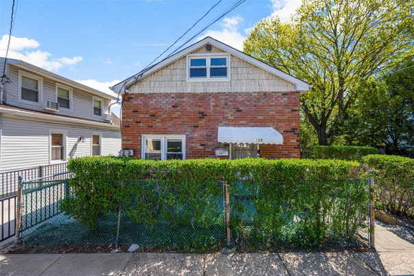 Exterior, Facade, Brick Facade, Queen Anne Victorian