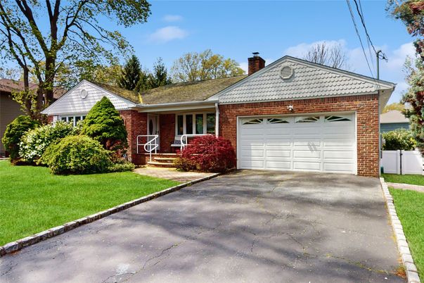 Attached, Exterior, Facade, Brick Facade, Ranch