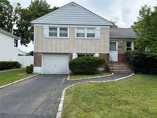 Attached, Exterior, Facade, Brick Facade, Split Level