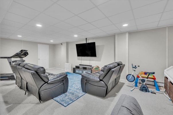 Fitness Equipment, Interior, Living room, Recessed Lighting