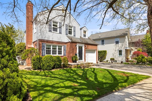 Attached, Exterior, Facade, Brick Facade, Cape Cod