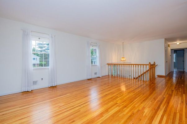 Empty room, Interior, Pendant Lights, Wood Texture Flooring