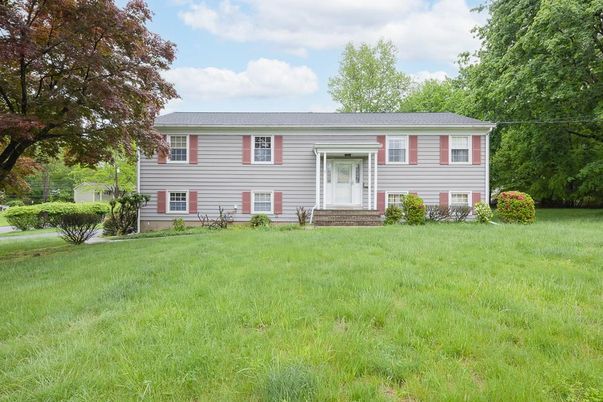 Backyard, Exterior, Facade, Raised Ranch