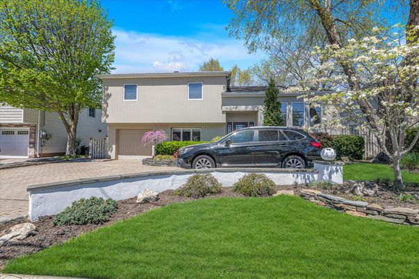 Attached, Exterior, Facade, Raised Ranch