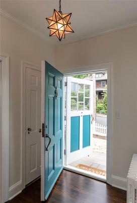 Interior, Pendant Lights, Wood Texture Flooring