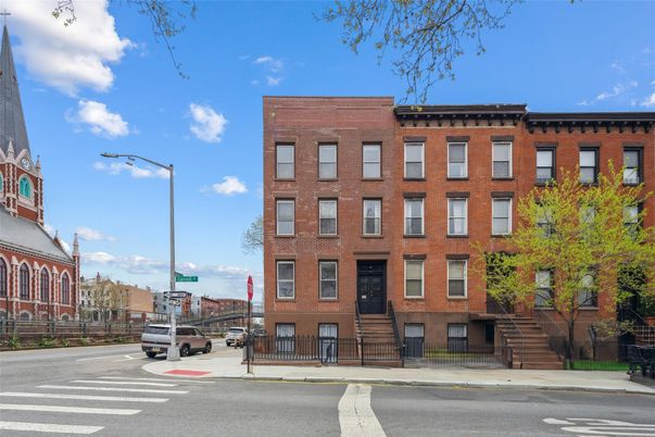 Exterior, Facade, Brick Facade, Rowhouse