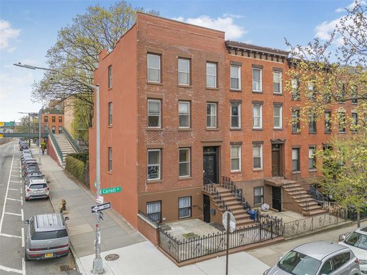 Exterior, Facade, Brick Facade, Rowhouse