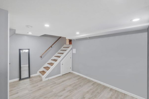 Empty room, Interior, Recessed Lighting, Wood Texture Flooring