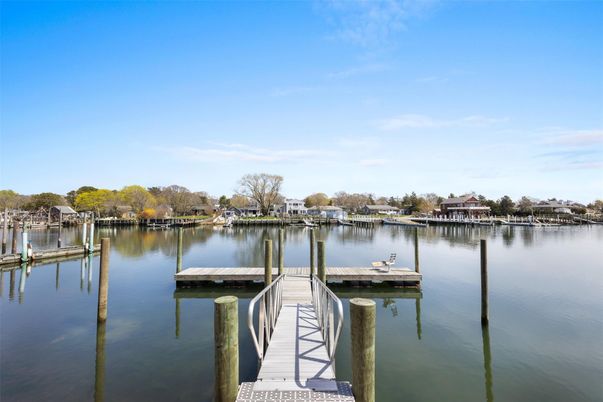Exterior, Lake