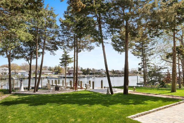 Exterior, Lake