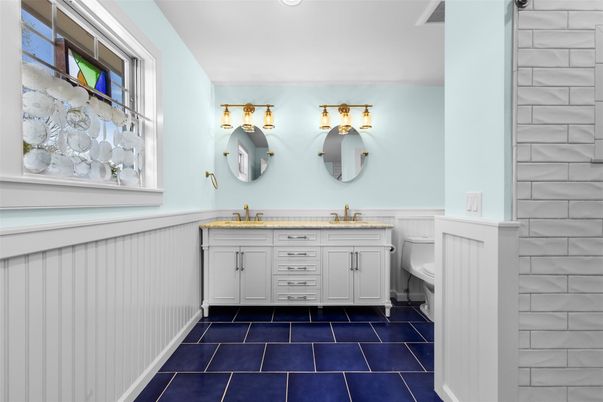 Bathroom, Dual Sink Vanities, Interior, Recessed Lighting