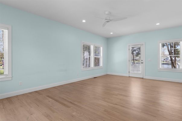 Empty room, Interior, Recessed Lighting, Wood Texture Flooring