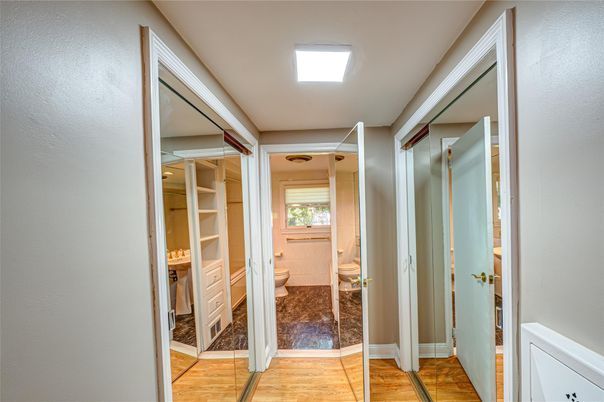 Bathroom, Interior, Walk-in Closets, Wood Texture Flooring