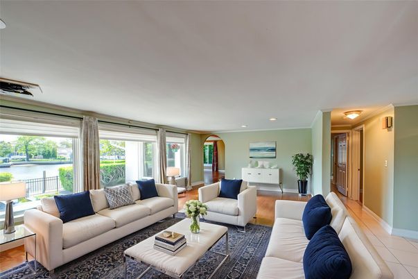 Interior, Living room, Recessed Lighting, Water, Wood Texture Flooring