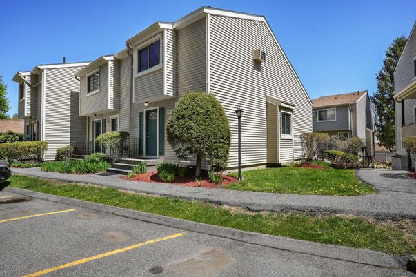 Exterior, Facade, Rowhouse