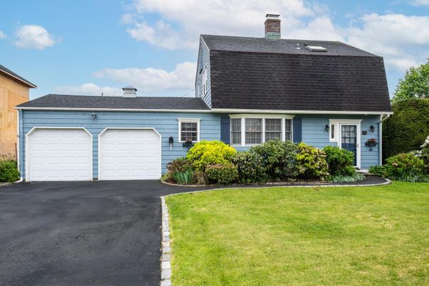 Attached, Detached Garage, Exterior, Facade, Cape Cod