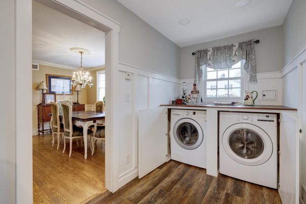 Chandelier, Dining room, Interior, Washer, Wood Texture Flooring