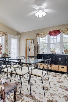 Dining room, Interior