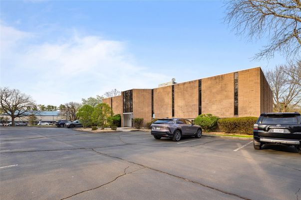 Exterior, Facade, Highrise
