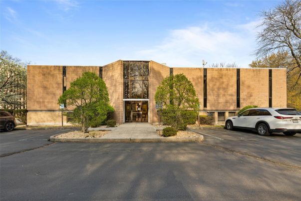 Exterior, Facade, Modern