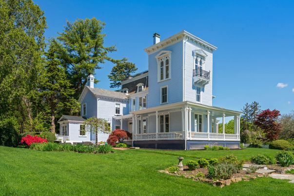 Backyard, Exterior, Facade, Queen Anne Victorian