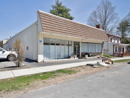 Attached, Exterior, Facade, Modern