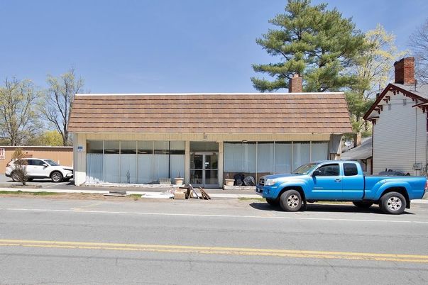 Attached, Exterior, Facade, Modern