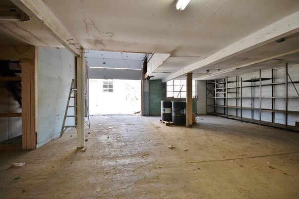 Garage, Interior