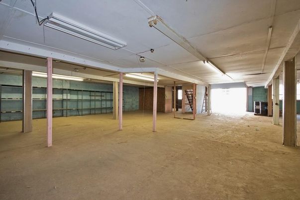 Garage, Interior