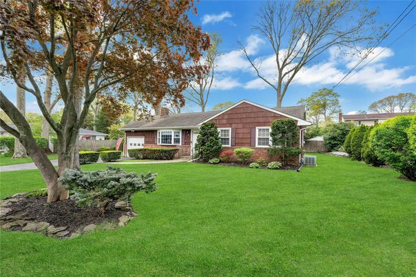 Backyard, Exterior, Facade, Brick Facade, Ranch