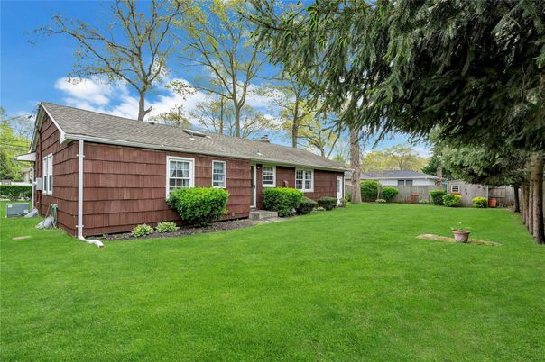 Backyard, Exterior, Facade, Ranch