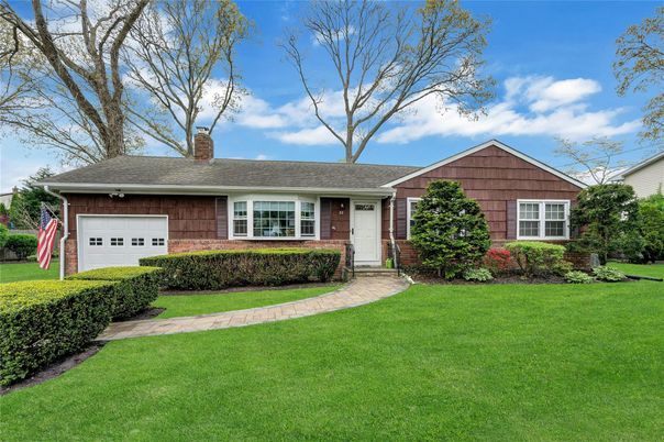 Attached, Exterior, Facade, Ranch