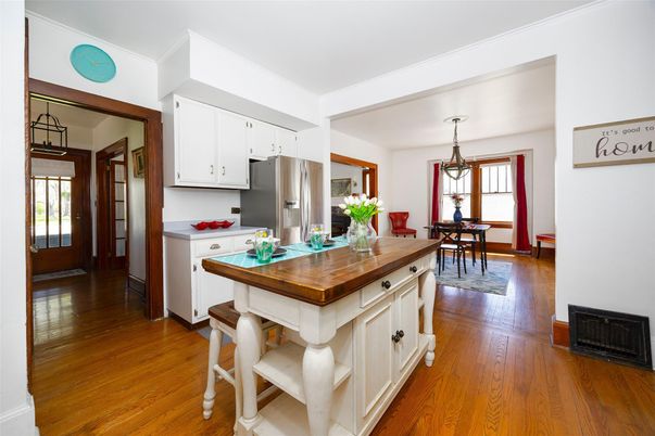Dining room, Interior, Kitchen, Pendant Lights, Stainless Steel Appliances, Wood Texture Flooring