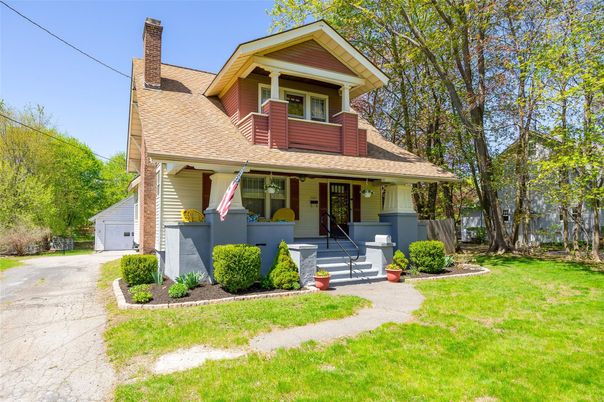Exterior, Facade, Queen Anne Victorian