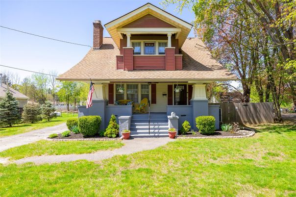 Exterior, Facade, Queen Anne Victorian