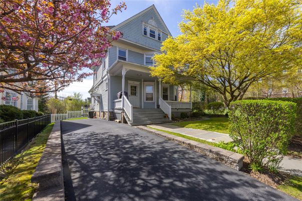 Exterior, Facade, Queen Anne Victorian